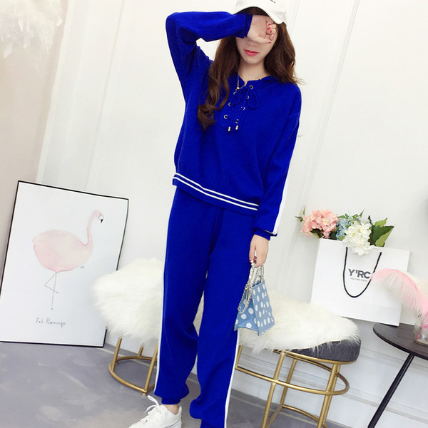 Γυναικείο πλεκτό σετ μπλούζα με κουκούλα και κορδόνια και παντελόνια - τέσσερα χρώματα