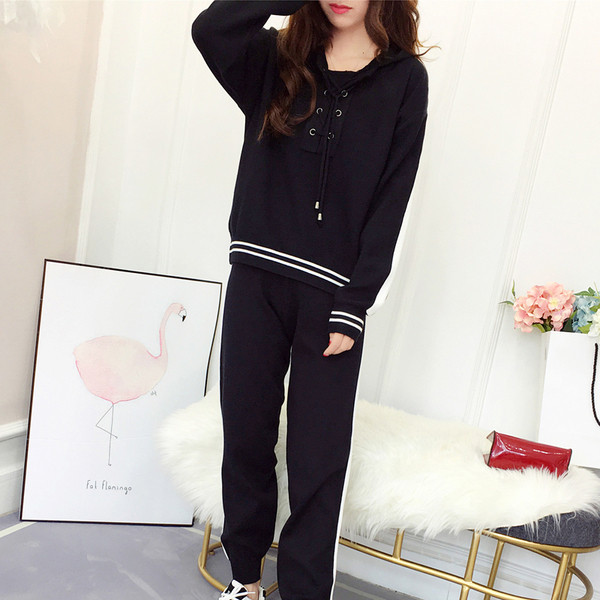 Γυναικείο πλεκτό σετ μπλούζα με κουκούλα και κορδόνια και παντελόνια - τέσσερα χρώματα