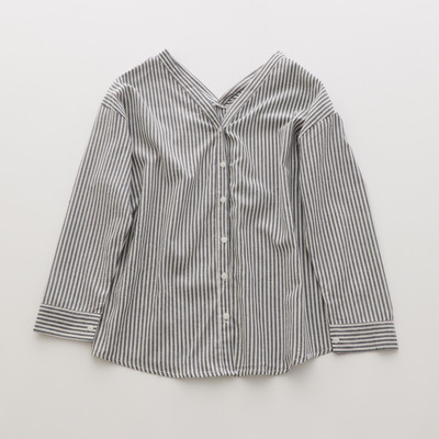 Μοντέρνο γυναικείο πουκάμισο με κορδόνι σε σχήμα V