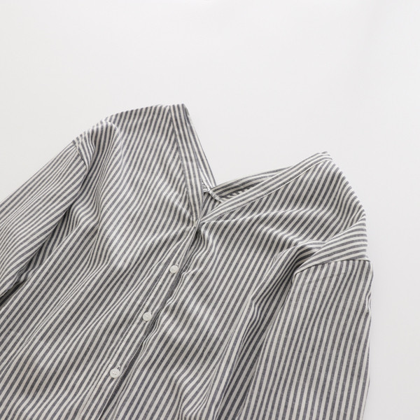 Μοντέρνο γυναικείο πουκάμισο με κορδόνι σε σχήμα V