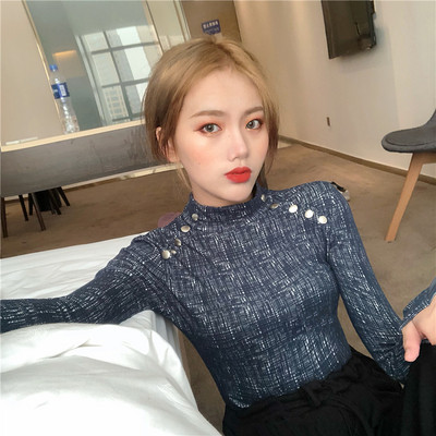 Κομψή γυναικεία μπλούζα με μεταλλικά στοιχεία