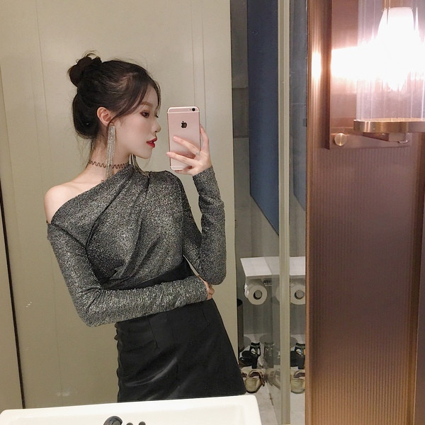 Γυναικεία μπλούζα με πτώση ώμου σε δύο χρώματα