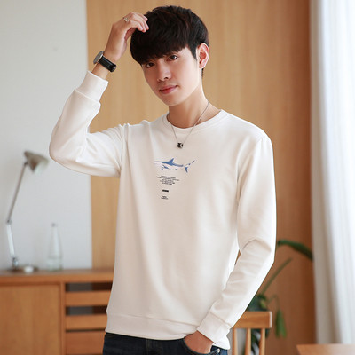 Μοντέρνα ανδρική μπλούζα σε μαύρο και άσπρο με διαφορετικές εφαρμογές