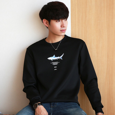 Μοντέρνα ανδρική μπλούζα σε μαύρο και άσπρο με διαφορετικές εφαρμογές