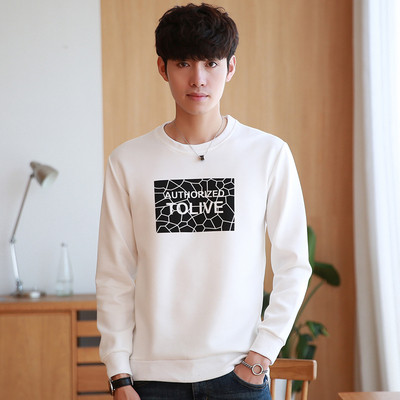 Μοντέρνα ανδρική μπλούζα σε μαύρο και άσπρο με διαφορετικές εφαρμογές