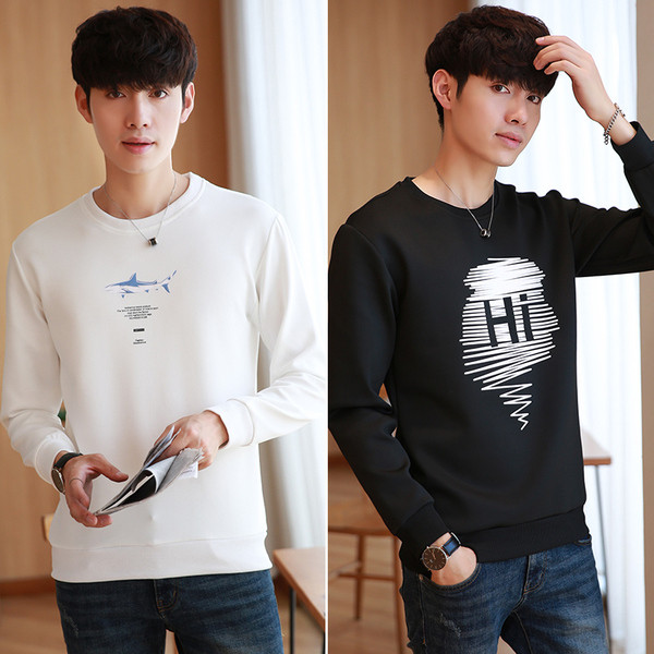 Bluză bărbătească modernă în alb-negru cu diverse aplicații