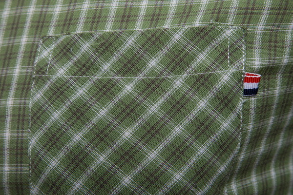 Több színben zsebes kockás férfi ing