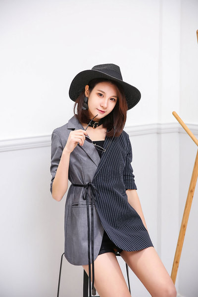 Geaca de dama in doua modele cu maneca 3/4 si lunga