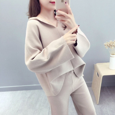 Γυναικείο πλεκτό σετ από δύο μέρη σε τρία χρώματα