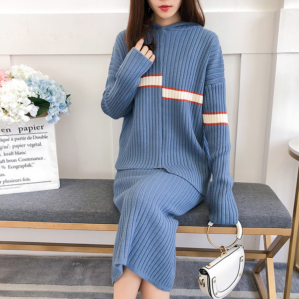 Két részből álló női kötőszett - szoknya + kapucnis blúz három színben