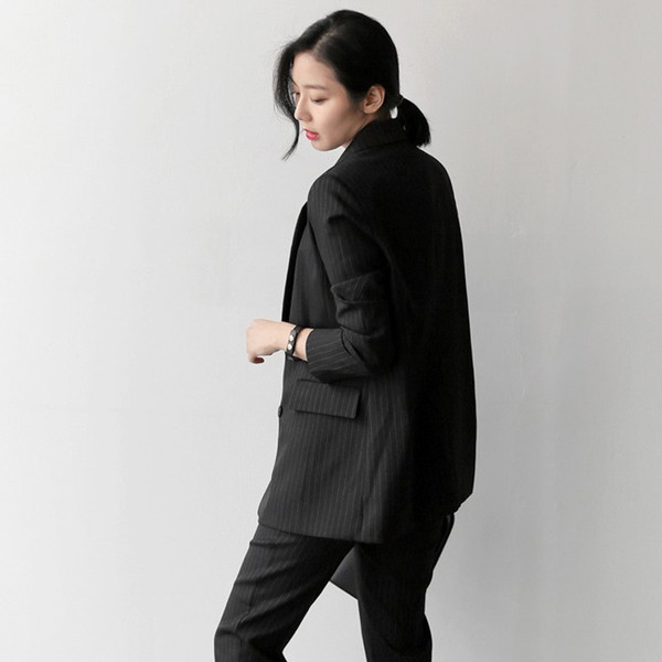 Stílusos női öltöny több színben