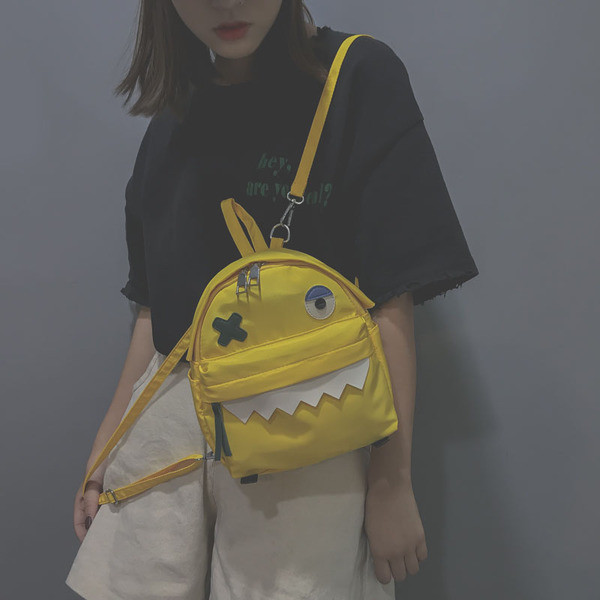 Μοντέρνο γυναικείο σακίδιο με διακόσμηση σε τέσσερα χρώματα