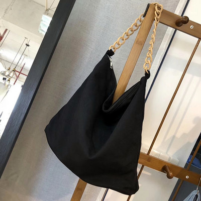 Καθημερινή γυναικεία τσάντα με μεταλλική λαβή σε μαύρο, μπλε και μπεζ χρώμα