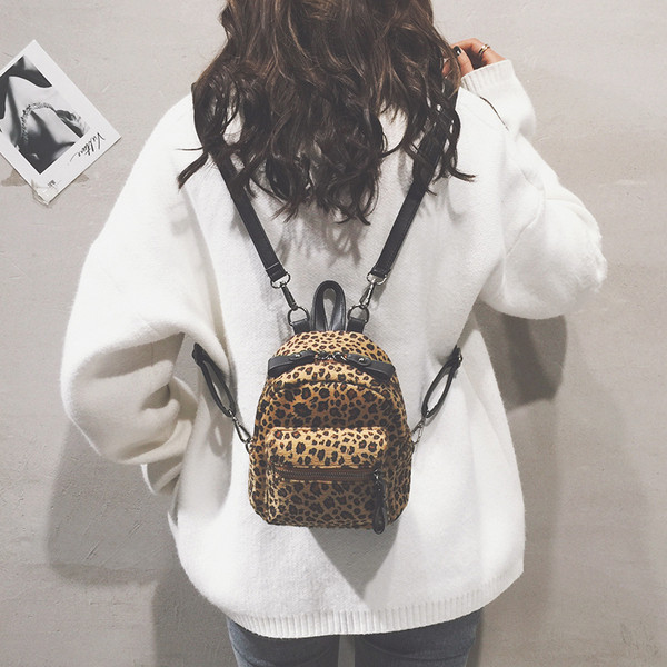 Μοντέρνο γυναικείο σακίδιο σε δύο χρώματα