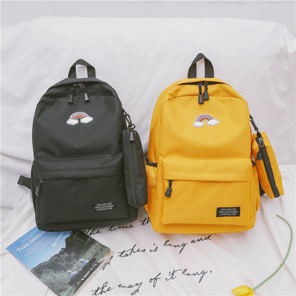 Női hátizsák színes hímzéssel és utazótáskával több színben