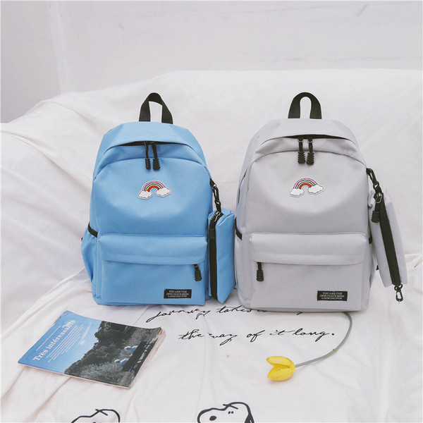 Női hátizsák színes hímzéssel és utazótáskával több színben