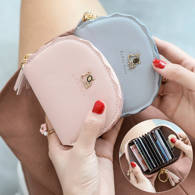 Μικρό γυναικείο πορτοφόλι με μεταλλική διακόσμηση