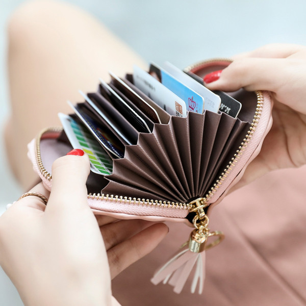 Kis női pénztárca fém díszítéssel