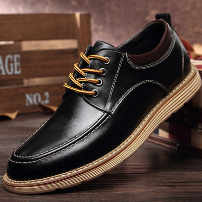 Σύγχρονα ανδρικά υποδήματα σε δύο χρώματα