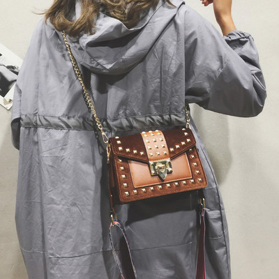 HIT Stílusos női táska fém csattal több színben