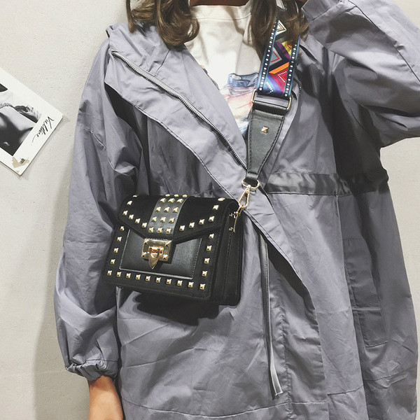 HIT Stílusos női táska fém csattal több színben