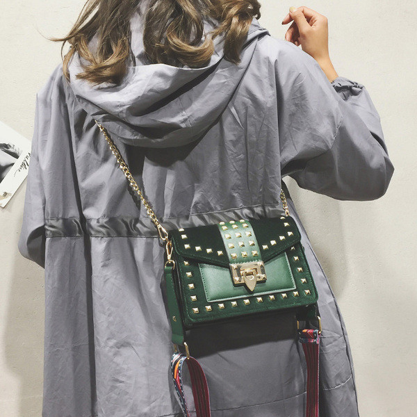 HIT Stílusos női táska fém csattal több színben