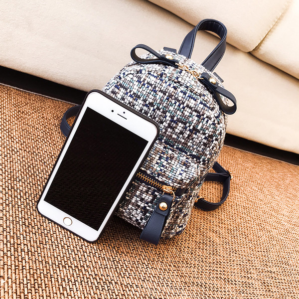 Mindennapi női kis hátizsák fekete és kék színben