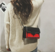 Μοντέρνα γυναικεία τσάντα  με μεταλλική δερμάτινη αλυσίδα σε διάφορα χρώματα