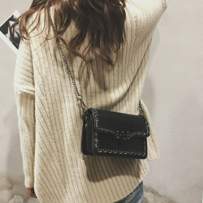 Μοντέρνα γυναικεία τσάντα  με μεταλλική δερμάτινη αλυσίδα σε διάφορα χρώματα