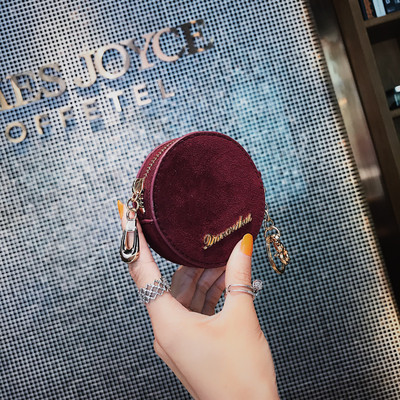 Μοντέρνο γυναικείο πορτοφόλι σε στρογγυλό σχήμα