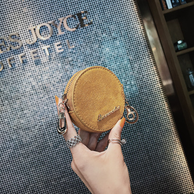 Μοντέρνο γυναικείο πορτοφόλι σε στρογγυλό σχήμα