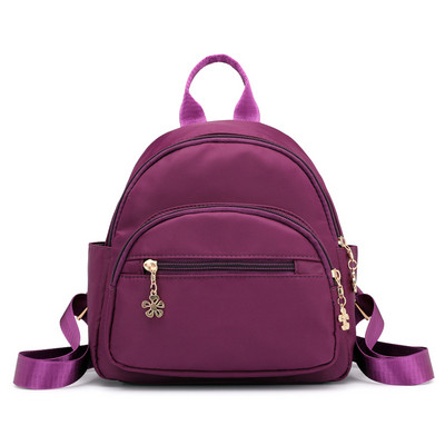 Női hétköznapi hátizsák fém elemekkel több színben