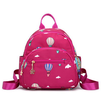 Női hétköznapi hátizsák fém elemekkel több színben