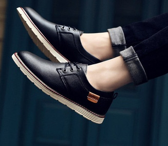 Ανδρικά παπούτσια  σε τρία χρώματα