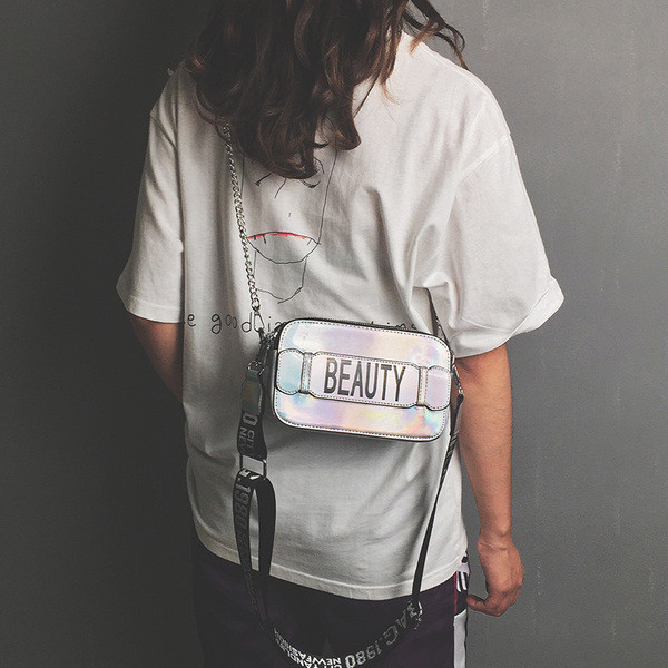 Νέα γυναικεία τσάντα σε μαύρο, κόκκινο και γκρι χρώμα