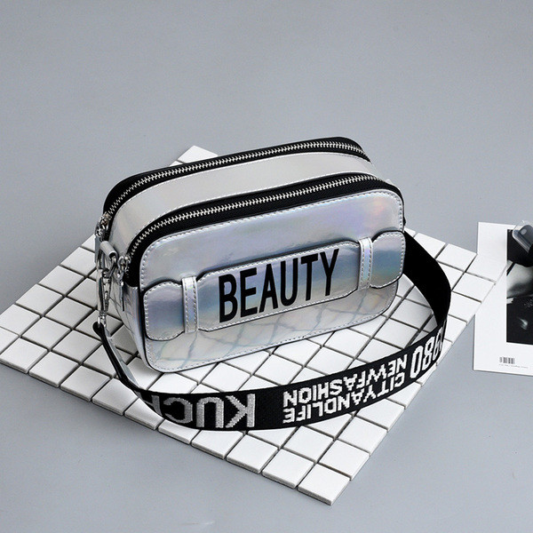 Νέα γυναικεία τσάντα σε μαύρο, κόκκινο και γκρι χρώμα