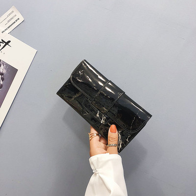 Μοντέρνο γυναικείο πορτοφόλι σε διάφορα χρώματα με μεταλλική στερέωση