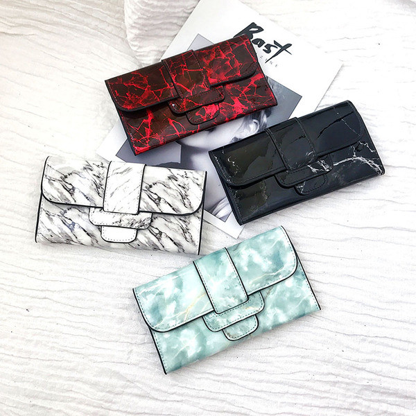 Μοντέρνο γυναικείο πορτοφόλι σε διάφορα χρώματα με μεταλλική στερέωση