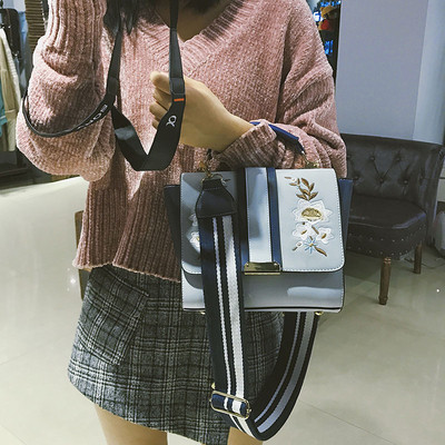 Μοντέρνα γυναικεία  τσάντα με floral μοτίβα σε διάφορα χρώματα