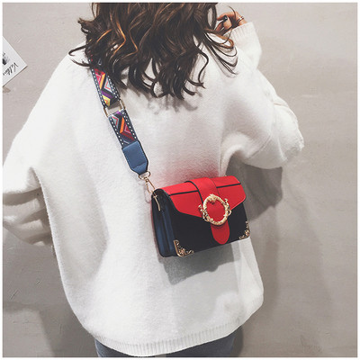 Κομψή γυναικεία τσάντα από οικολογικό δέρμα με μεταλλική διακόσμηση σε διάφορα χρώματα