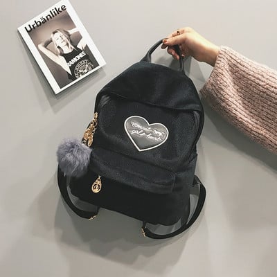 Γυναικείο σακίδιο με αξεσουάρ σε μαύρο και ροζ χρώμα