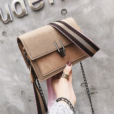 Μοντέρνα γυναικεία τσάντα με διπλή λαβή και μεταλλικό κούμπωμα σε διάφορα χρώματα