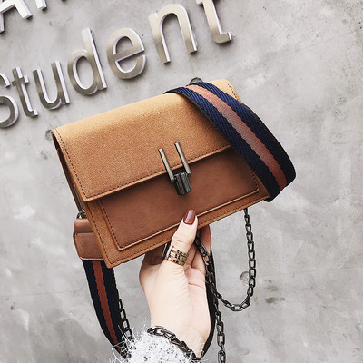 Μοντέρνα γυναικεία τσάντα με διπλή λαβή και μεταλλικό κούμπωμα σε διάφορα χρώματα