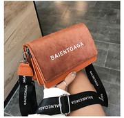 Κομψή γυναικεία τσάντα από οικολογικό σουέτ με επιγραφή σε διάφορα χρώματα