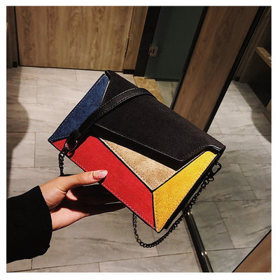 Μοντέρνα γυναικεία τσάντα από οικολογικό σουέτ με μεταλλική λαβή σε διάφορα χρώματα