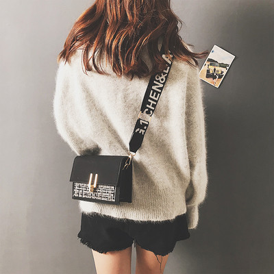 Κομψή γυναικεία τσάντα με μεταλλικό κούμπωμα σε διάφορα χρώματα