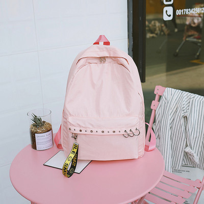 Γυναικείο σακίδιο σε τρία χρώματα με μεταλλικά στοιχεία