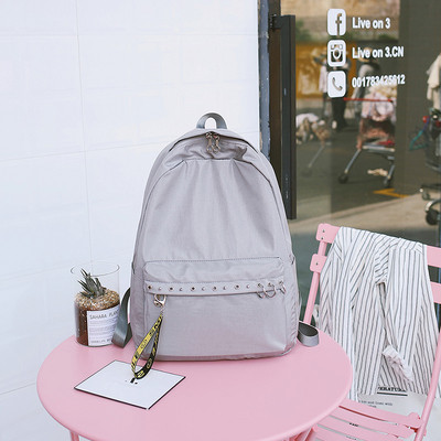 Γυναικείο σακίδιο σε τρία χρώματα με μεταλλικά στοιχεία