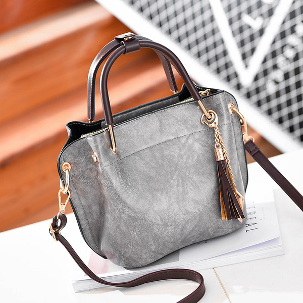 Geanta de dama eleganta din piele ecologica cu ciucuri in mai multe culori