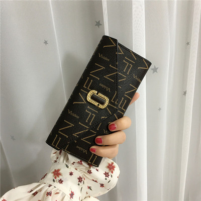 Κομψό γυναικείο πορτοφόλι σε τρία χρώματα με μεταλλική στερέωση